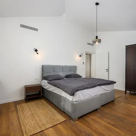 Luxury Sofia With Pool And Garage In Porec, Istria *