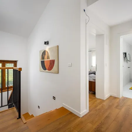 Luxury Sofia With Pool And Garage In Porec, Istria 빌라 Dračevac