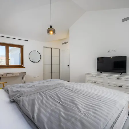 Luxury Sofia With Pool And Garage In Porec, Istria *