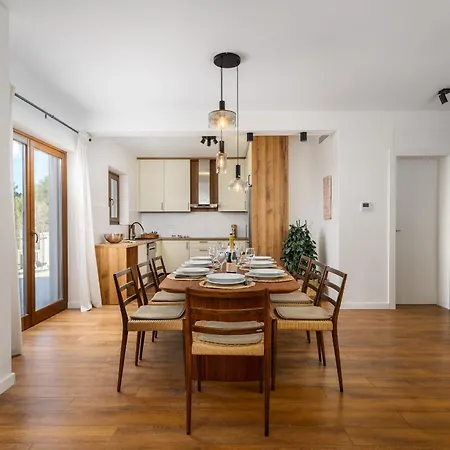 Luxury Sofia With Pool And Garage In Porec, Istria