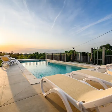 Luxury Sofia With Pool And Garage In Porec, Istria 빌라 Dračevac