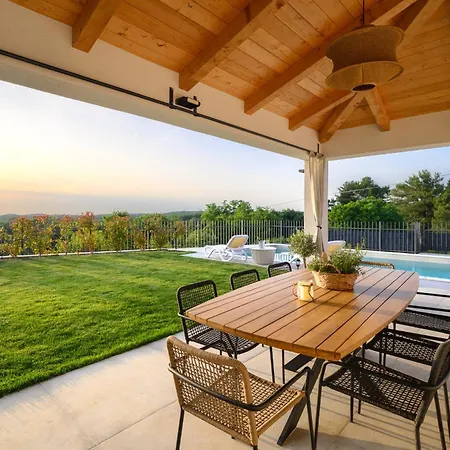 Luxury Sofia With Pool And Garage In Porec, Istria *