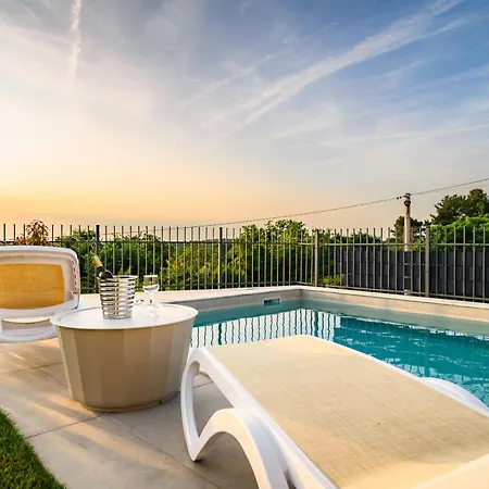 Luxury Sofia With Pool And Garage In Porec, Istria Dračevac