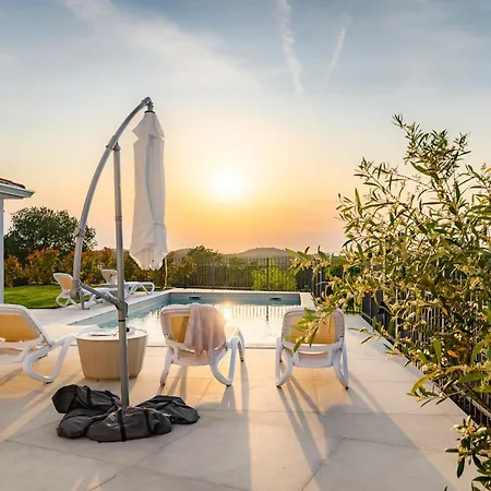 Luxury Sofia With Pool And Garage In Porec, Istria 빌라