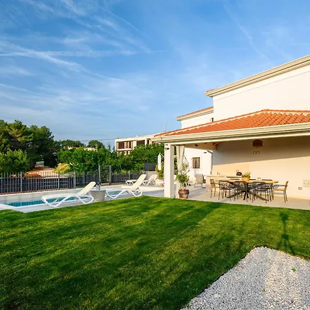 빌라 Luxury Sofia With Pool And Garage In Porec, Istria *