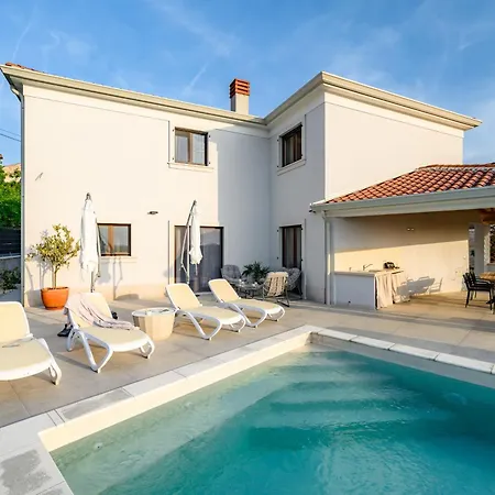 Luxury Sofia With Pool In Porec, Istria