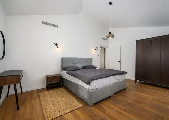Luxury Sofia With Pool And Garage In Porec, Istria *