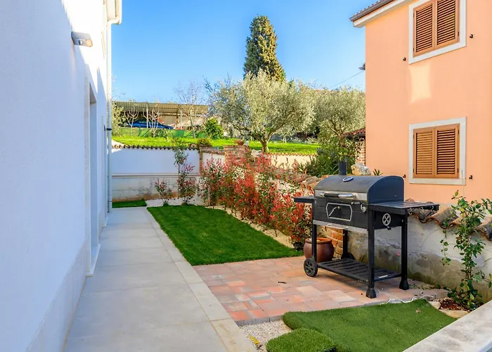Luxury Sofia With Pool And Garage In Porec, Istria