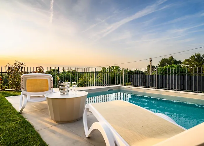 Luxury Sofia With Pool And Garage In Porec, Istria Dračevac