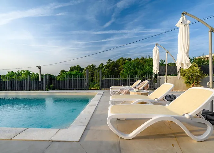 Luxury Sofia With Pool And Garage In Porec, Istria Dračevac