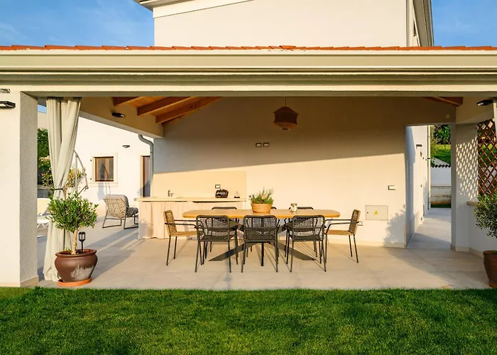 Luxury Sofia With Pool And Garage In Porec, Istria * Dračevac