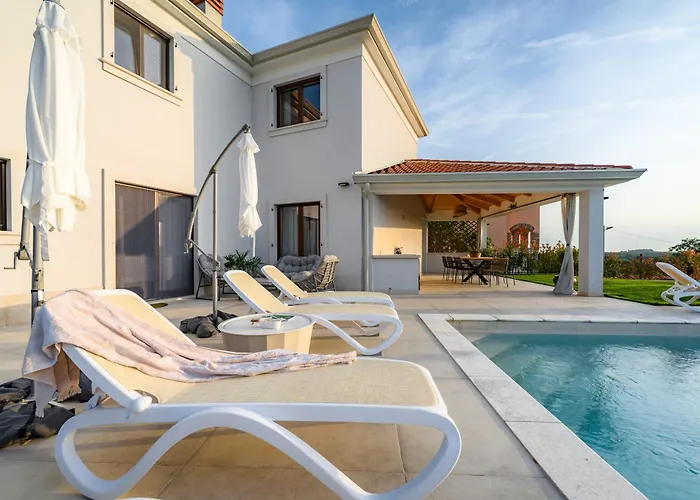 Luxury Sofia With Pool And Garage In Porec, Istria Villa Dračevac