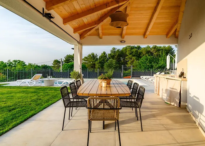 Luxury Sofia With Pool And Garage In Porec, Istria Villa