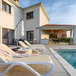 Luxury Sofia With Pool And Garage In Porec, Istria Villa Dračevac