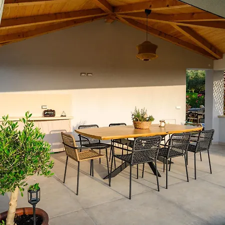 Luxury Sofia With Pool And Garage In Porec, Istria Dracevac