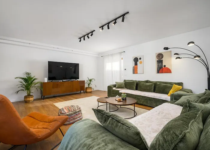 Villa Luxury Sofia With Pool And Garage In Porec, Istria *