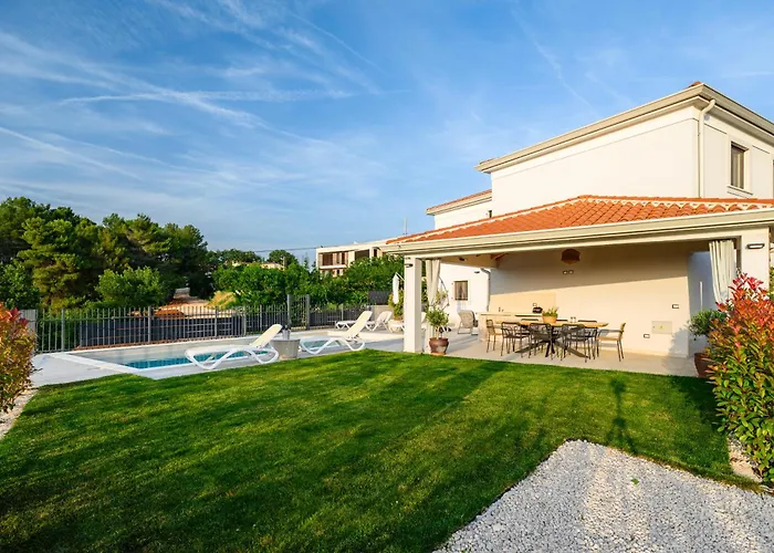 Villa Luxury Sofia With Pool And Garage In Porec, Istria *